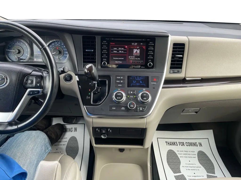 Used 2019 Toyota Sienna XLE image 29