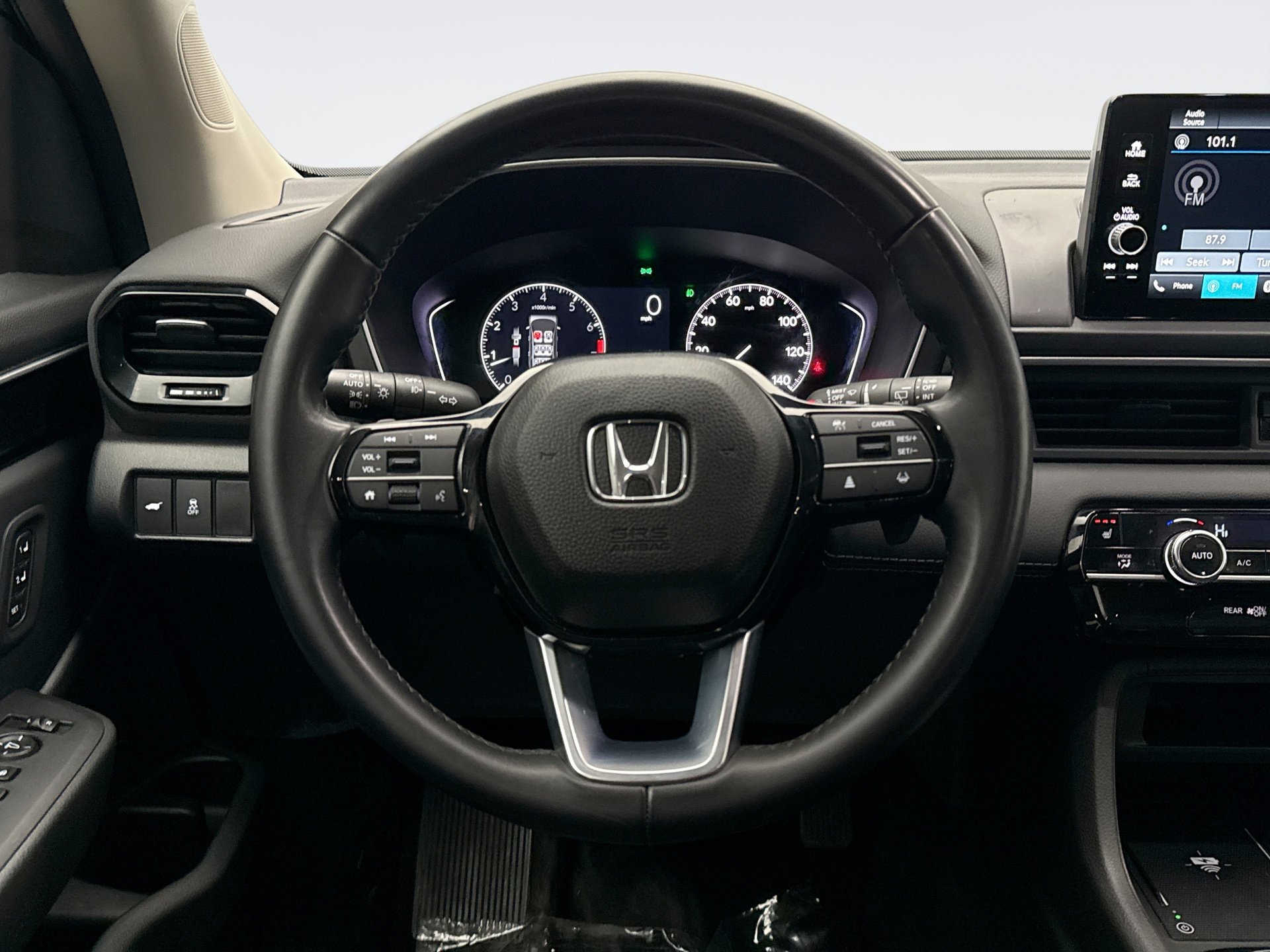 Used 2025 Honda Pilot EX-L image 12