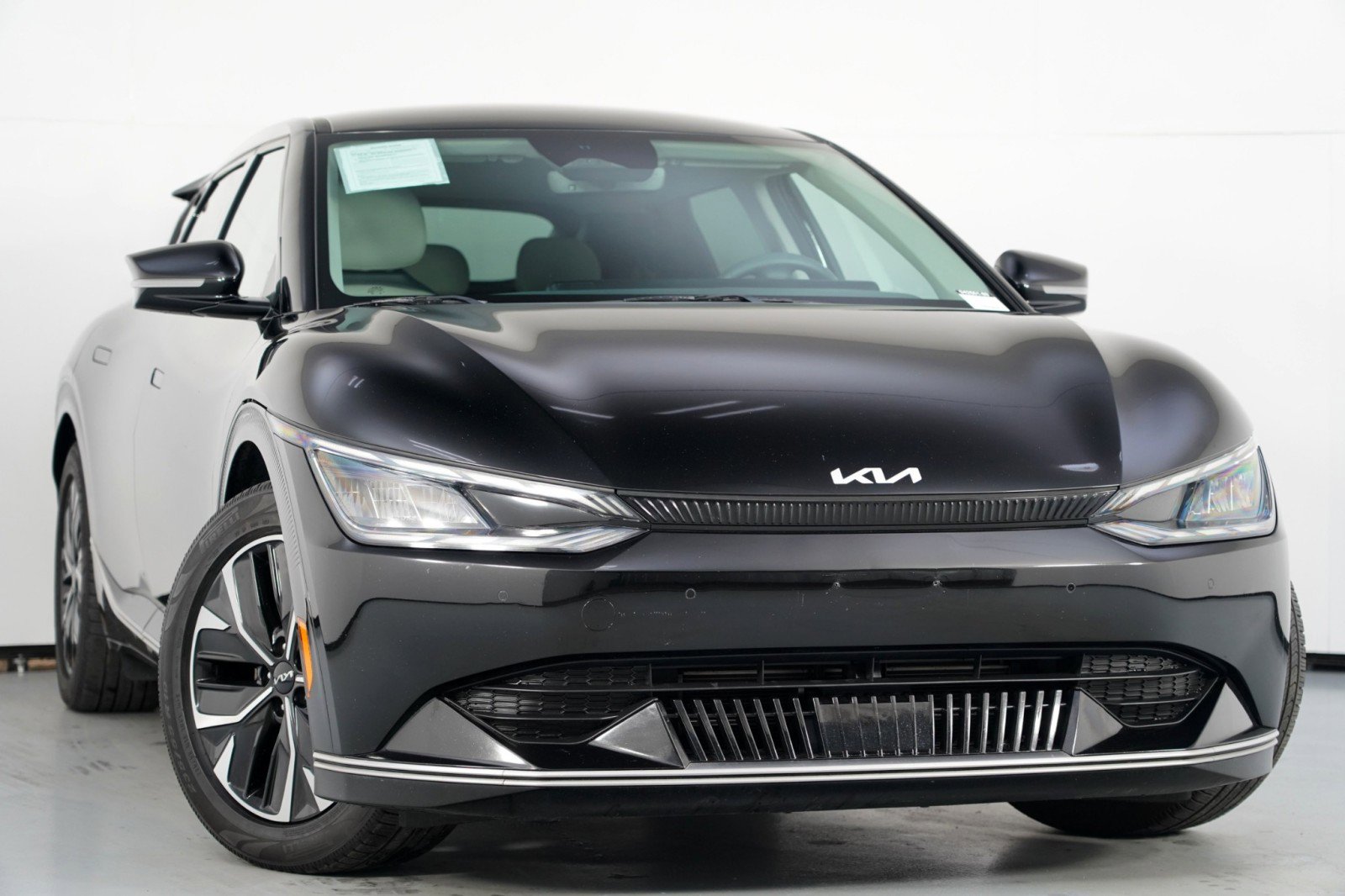 Used 2022 Kia EV6 Wind image 2