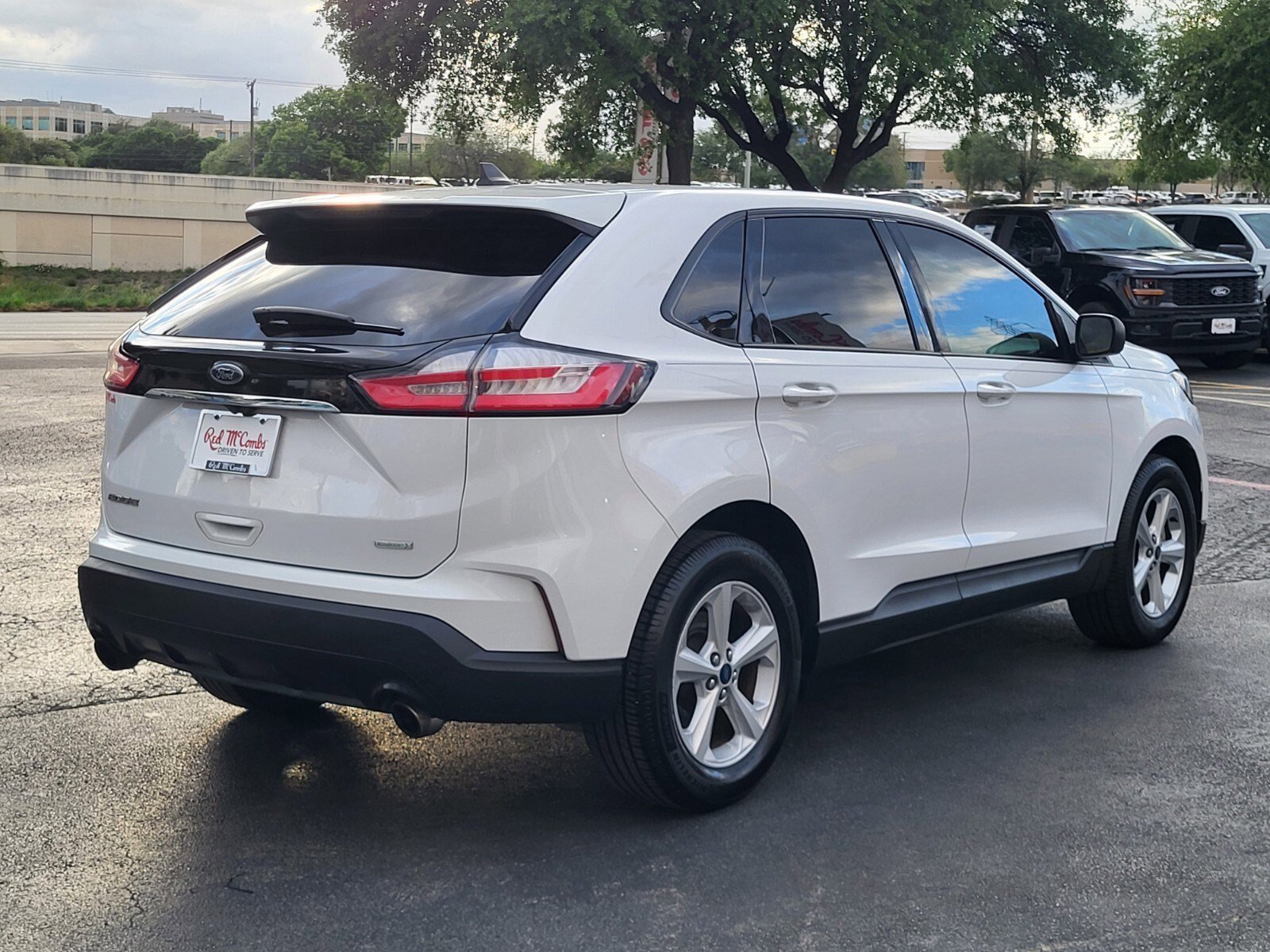 Certified 2020 Ford Edge SE image 4