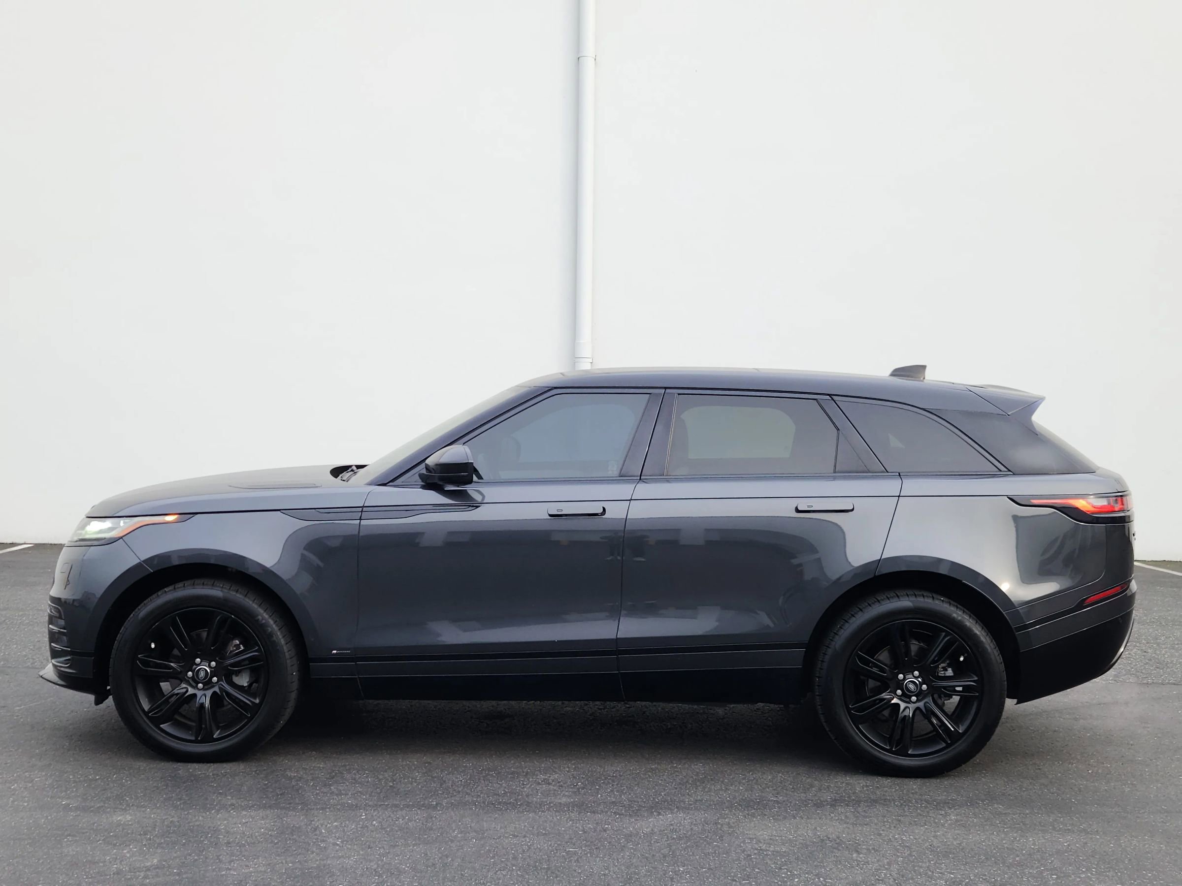 Used 2020 Land Rover Range Rover Velar R-Dynamic S image 2