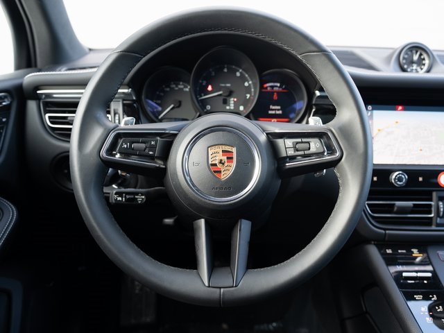 Certified 2025 Porsche Macan image 22