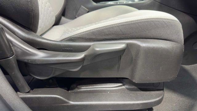 Used 2018 Chevrolet Equinox LS FWD image 13