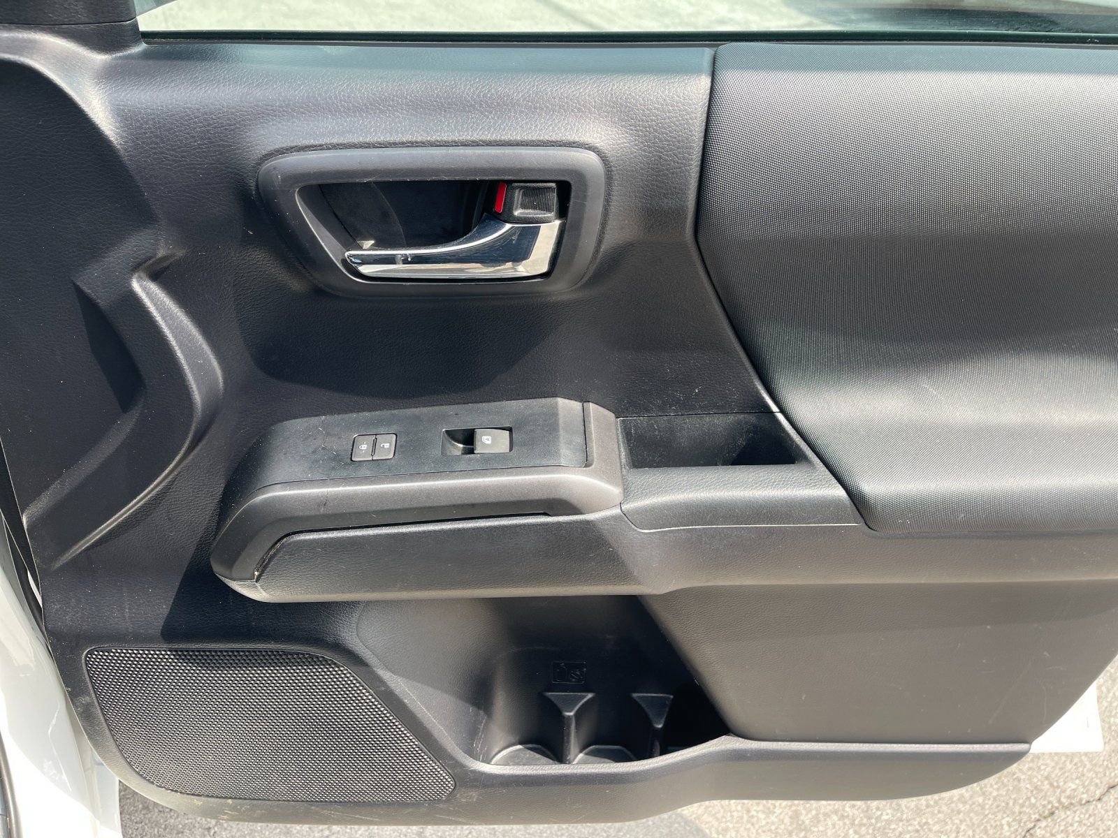 Used 2021 Toyota Tacoma TRD Off-Road w/ Technology Package AWD/4WD image 18