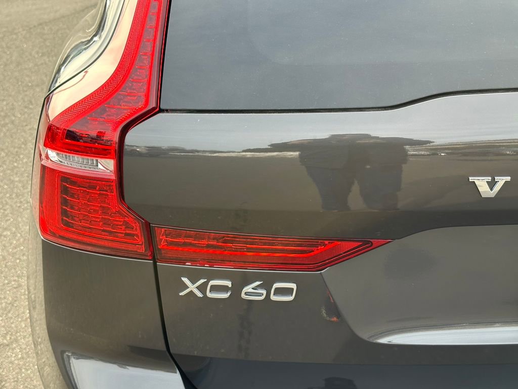Used 2025 Volvo XC60 B5 Plus image 34