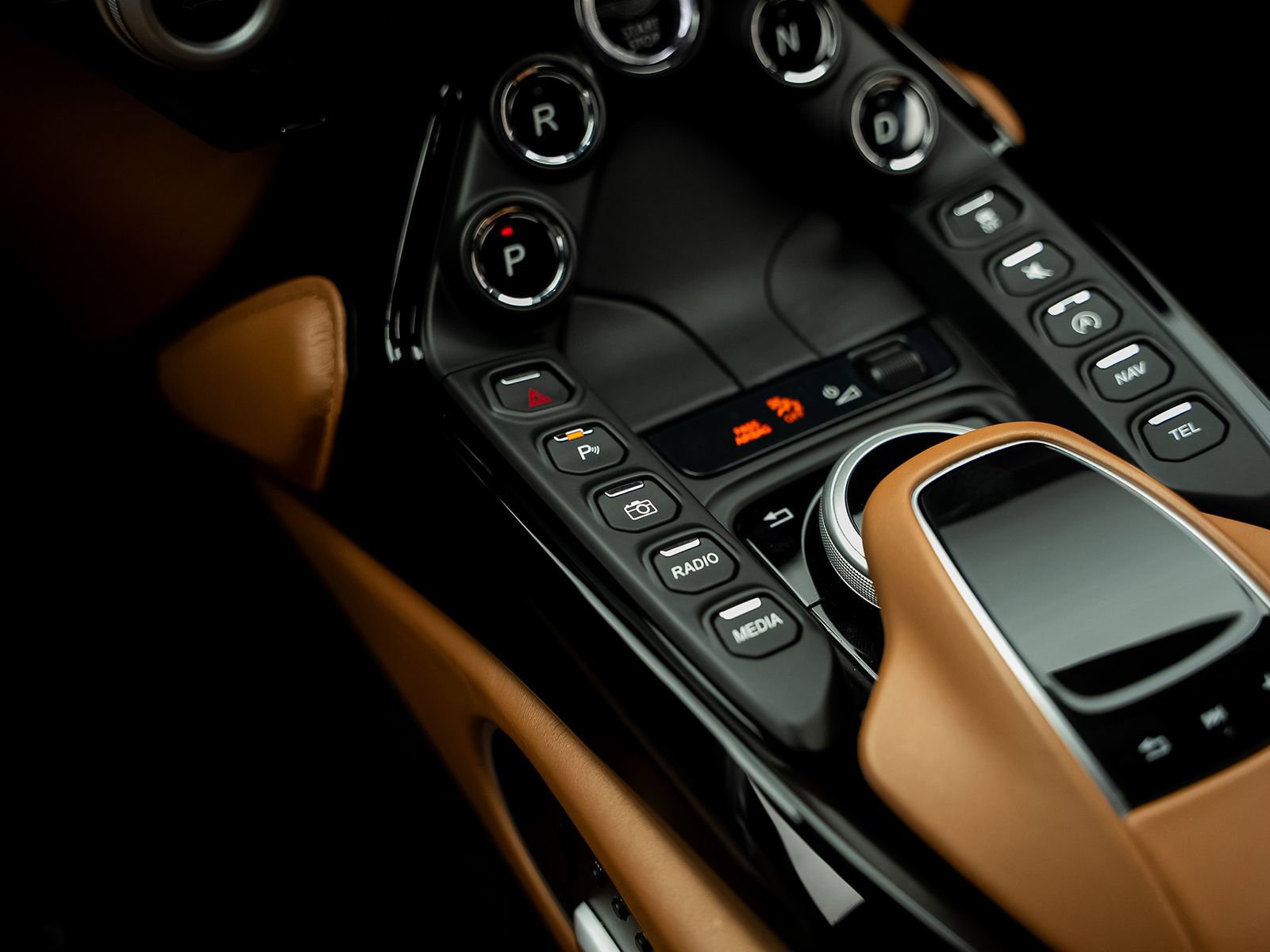 Used 2020 Aston Martin V8 Vantage Coupe RWD image 47