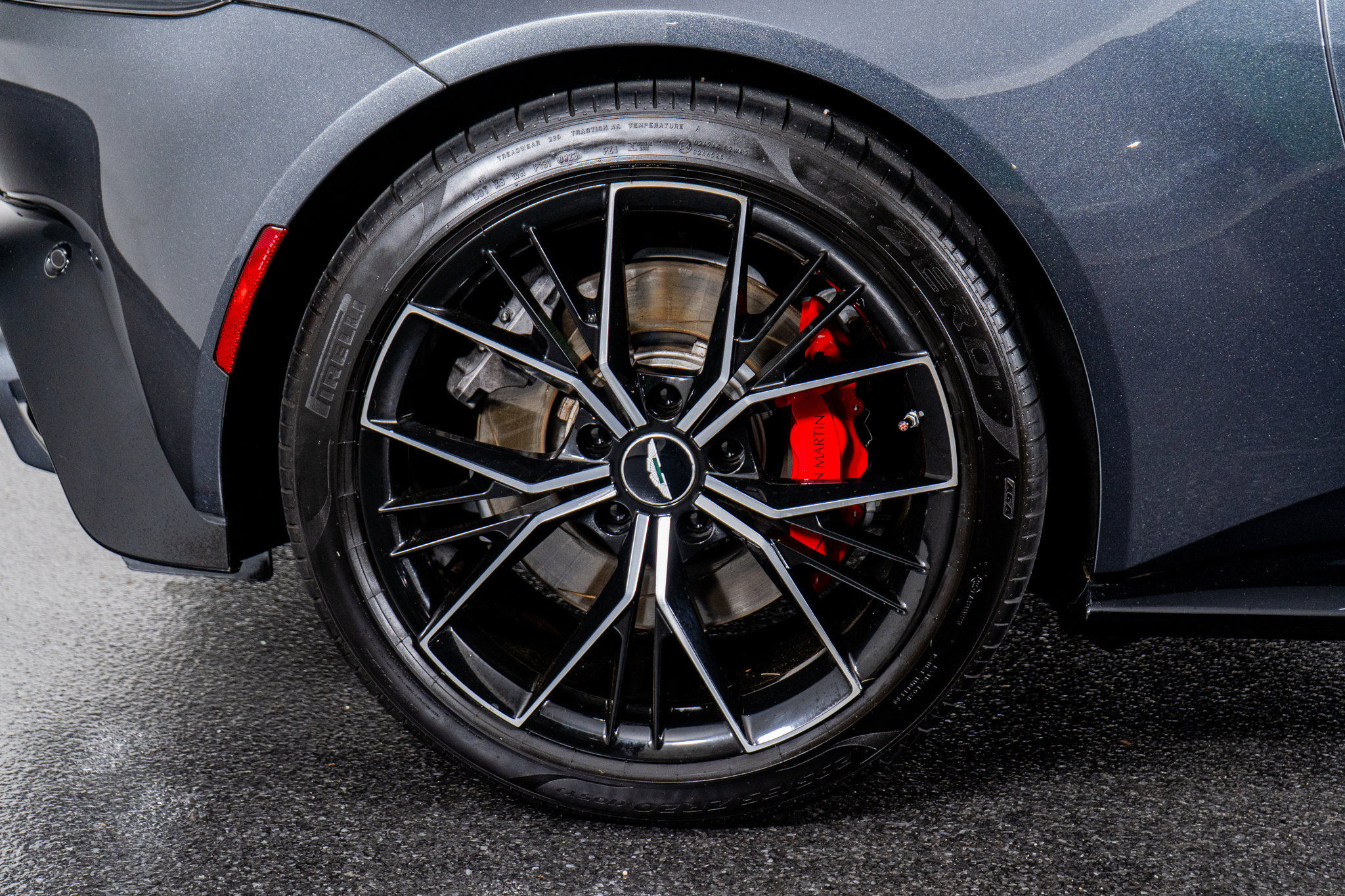 Used 2021 Aston Martin V8 Vantage Roadster image 9