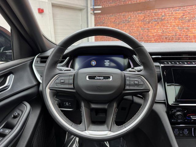 Used 2023 Jeep Grand Cherokee Altitude image 14