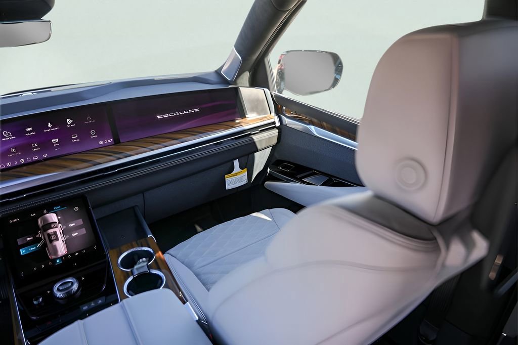 Used 2025 Cadillac Escalade Sport Platinum w/ LPO, Floor Liner Package AWD/4WD image 28