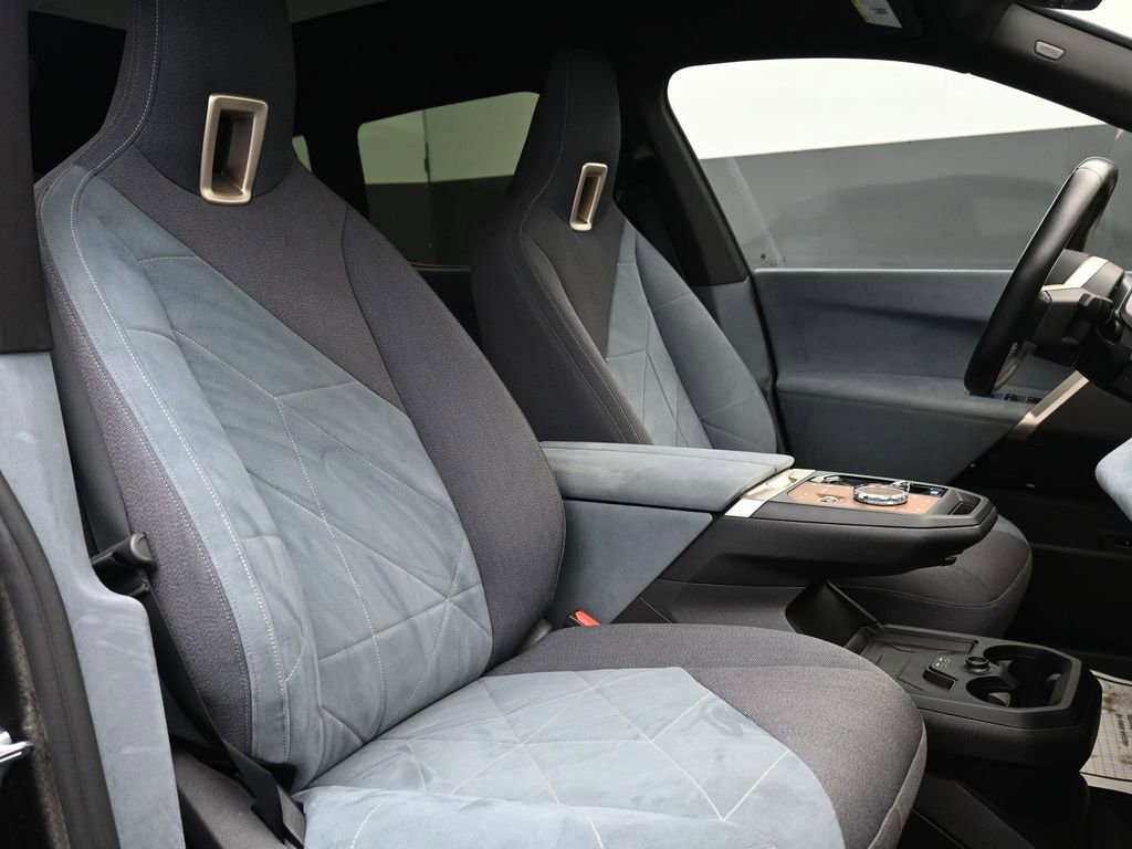 Used 2023 BMW iX xDrive50 w/ Ultimate Package 2 image 27