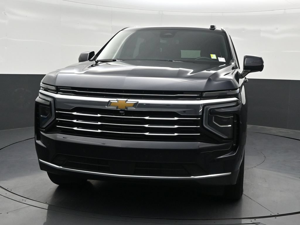 Used 2025 Chevrolet Suburban LT RWD image 9