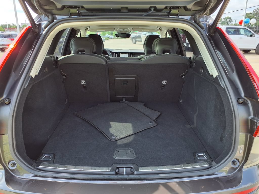 Certified 2025 Volvo XC60 B5 Plus AWD/4WD image 11