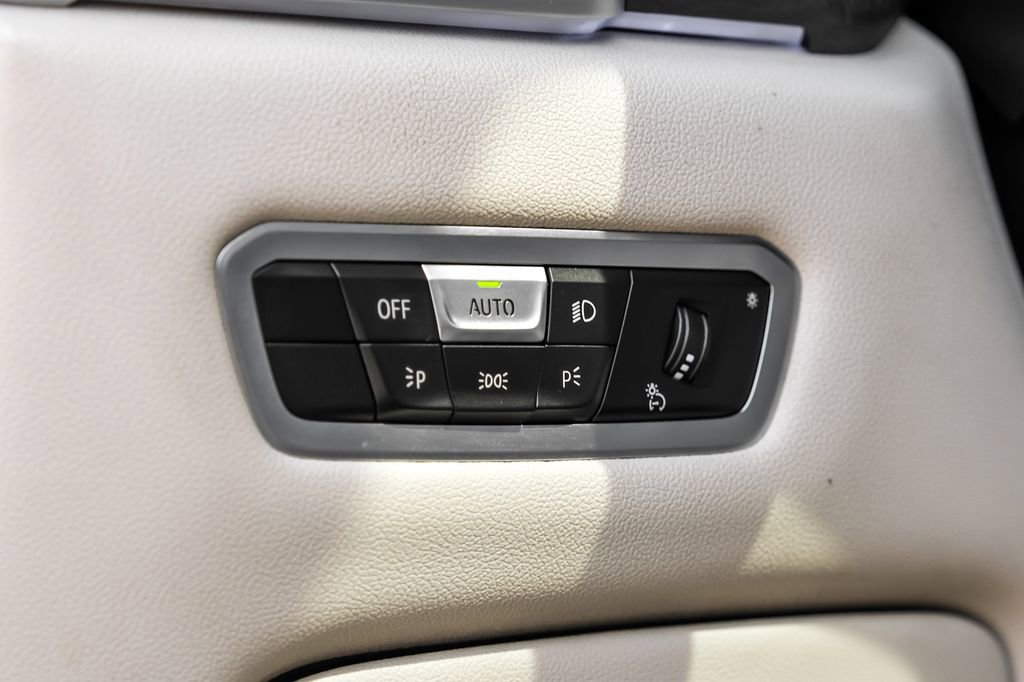 Used 2022 BMW X5 M50i w/ Executive Package image 32