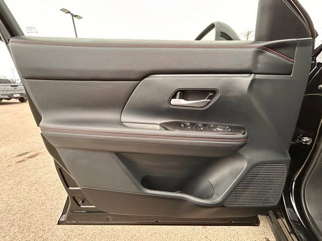 New 2025 Nissan Kicks SR w/ SR Premium Package AWD/4WD image 29