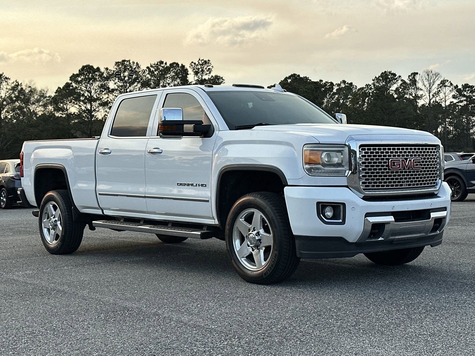 Used 2015 GMC Sierra 3500 Denali w/ Driver Alert Package AWD/4WD image 32