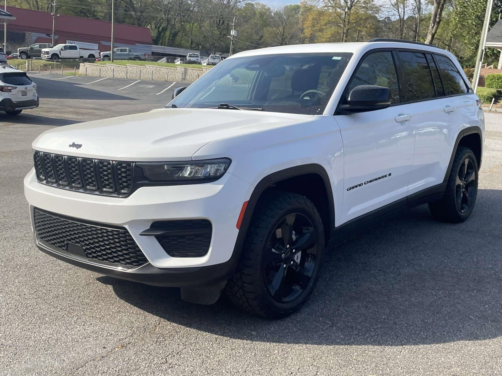 Used 2024 Jeep Grand Cherokee Altitude image 7