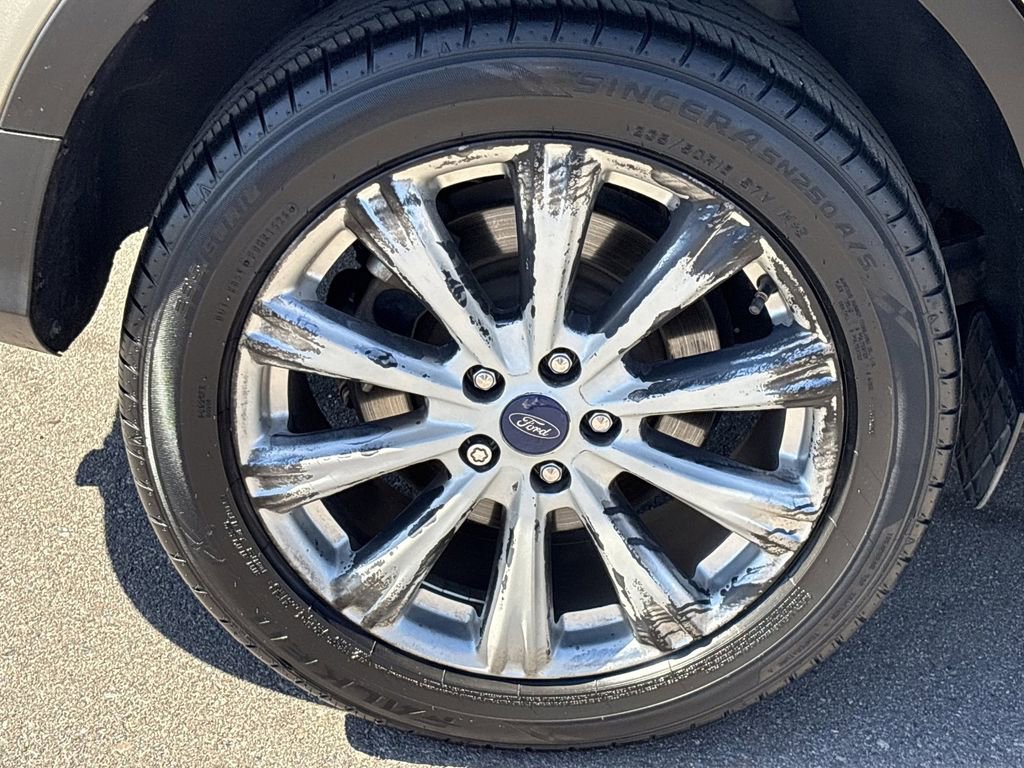 Used 2017 Ford Escape Titanium image 9