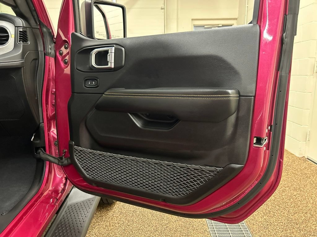 Used 2024 Jeep Wrangler Unlimited Sahara AWD/4WD image 15