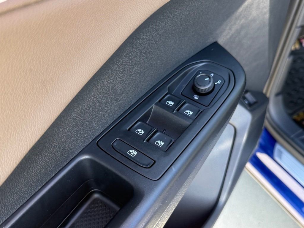 Used 2023 Volkswagen Taos SEL image 11