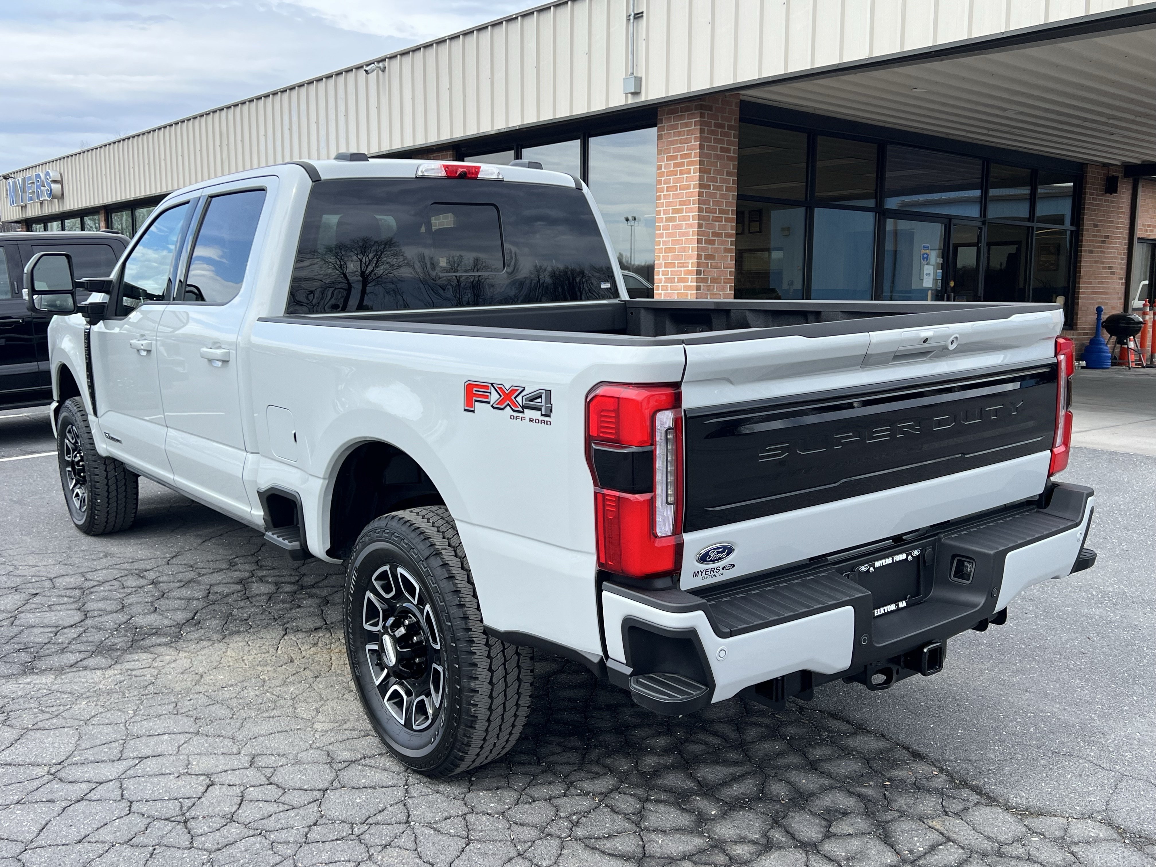 New 2026 Ford F350 Platinum w/ FX4 Off-Road Package AWD/4WD image 8