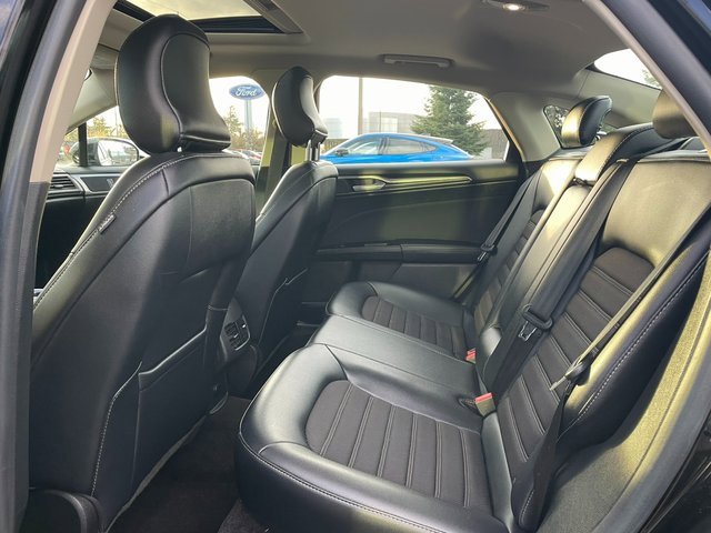 Used 2017 Ford Fusion SE w/ Equipment Group 201A image 16