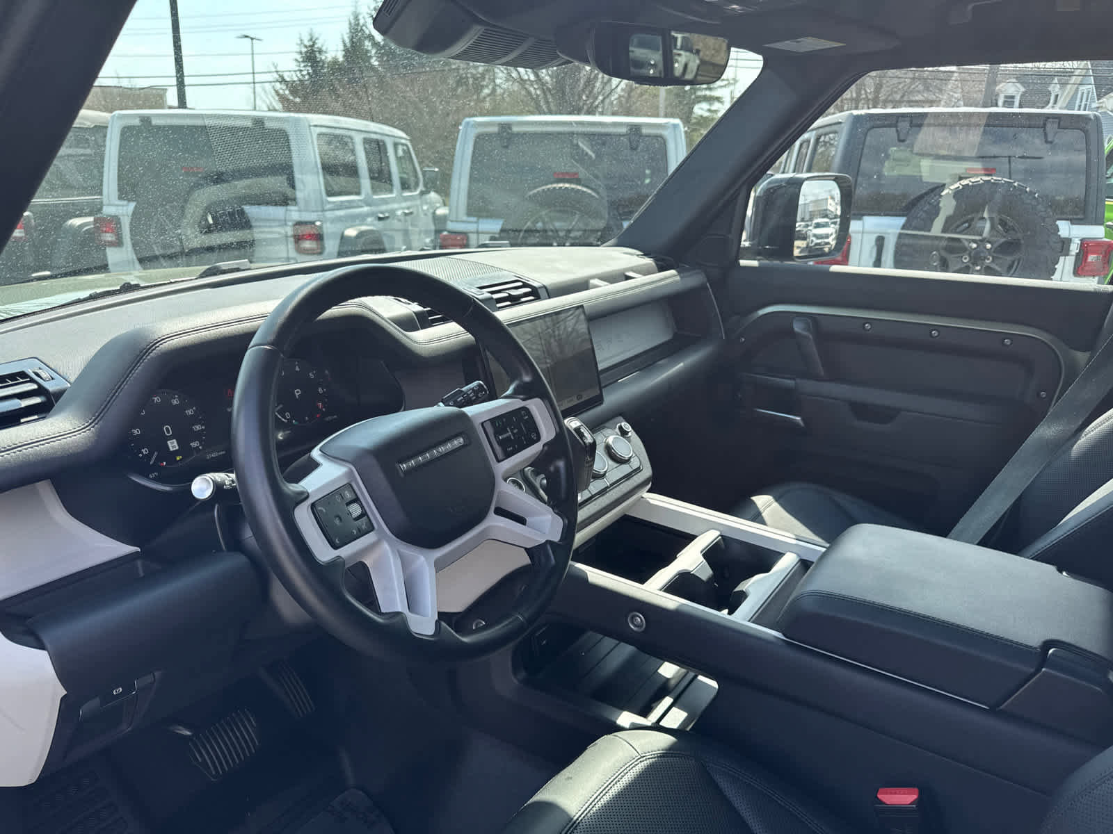 Used 2025 Land Rover Defender 110 S image 12