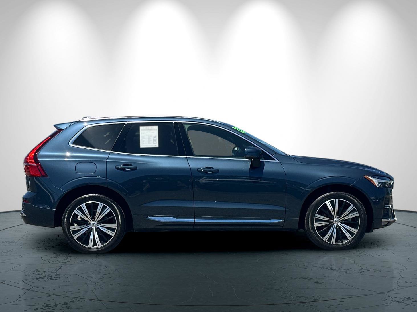 Used 2022 Volvo XC60 B5 Inscription w/ Advanced Package AWD/4WD image 3