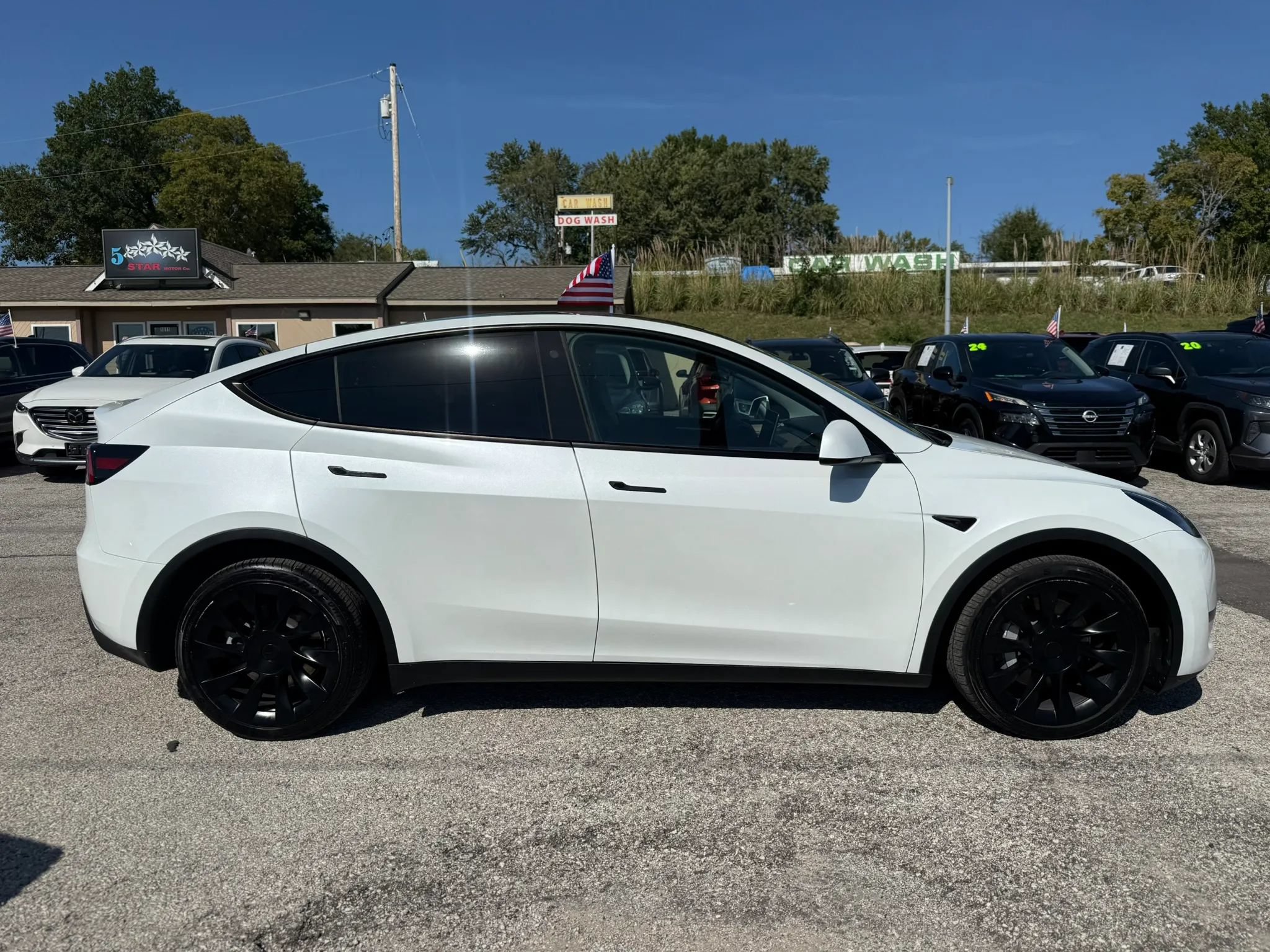 Used 2023 Tesla Model Y AWD image 3
