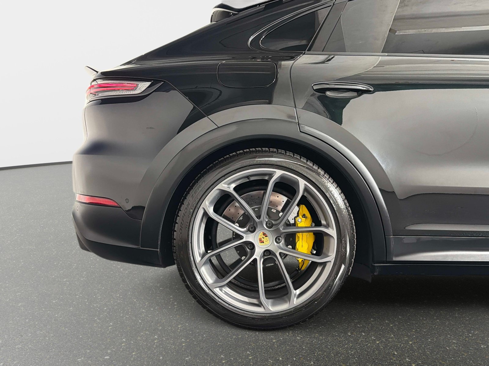 Used 2024 Porsche Cayenne Turbo GT AWD/4WD image 17