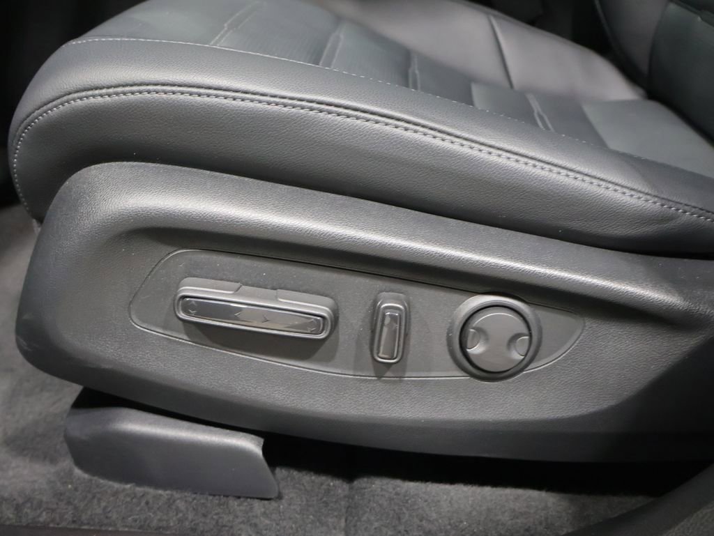 Used 2026 Honda CR-V EX-L image 12