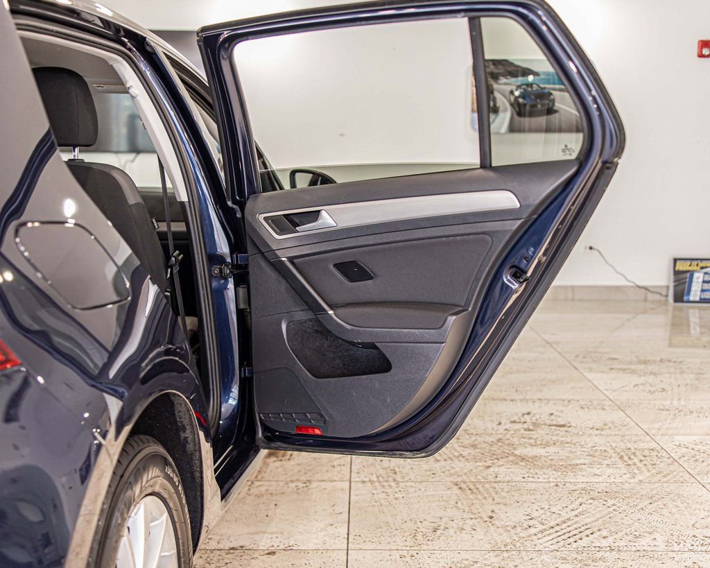 Used 2016 Volkswagen Golf S image 36