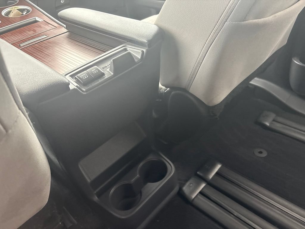 Used 2024 Toyota Sienna LE AWD/4WD image 30