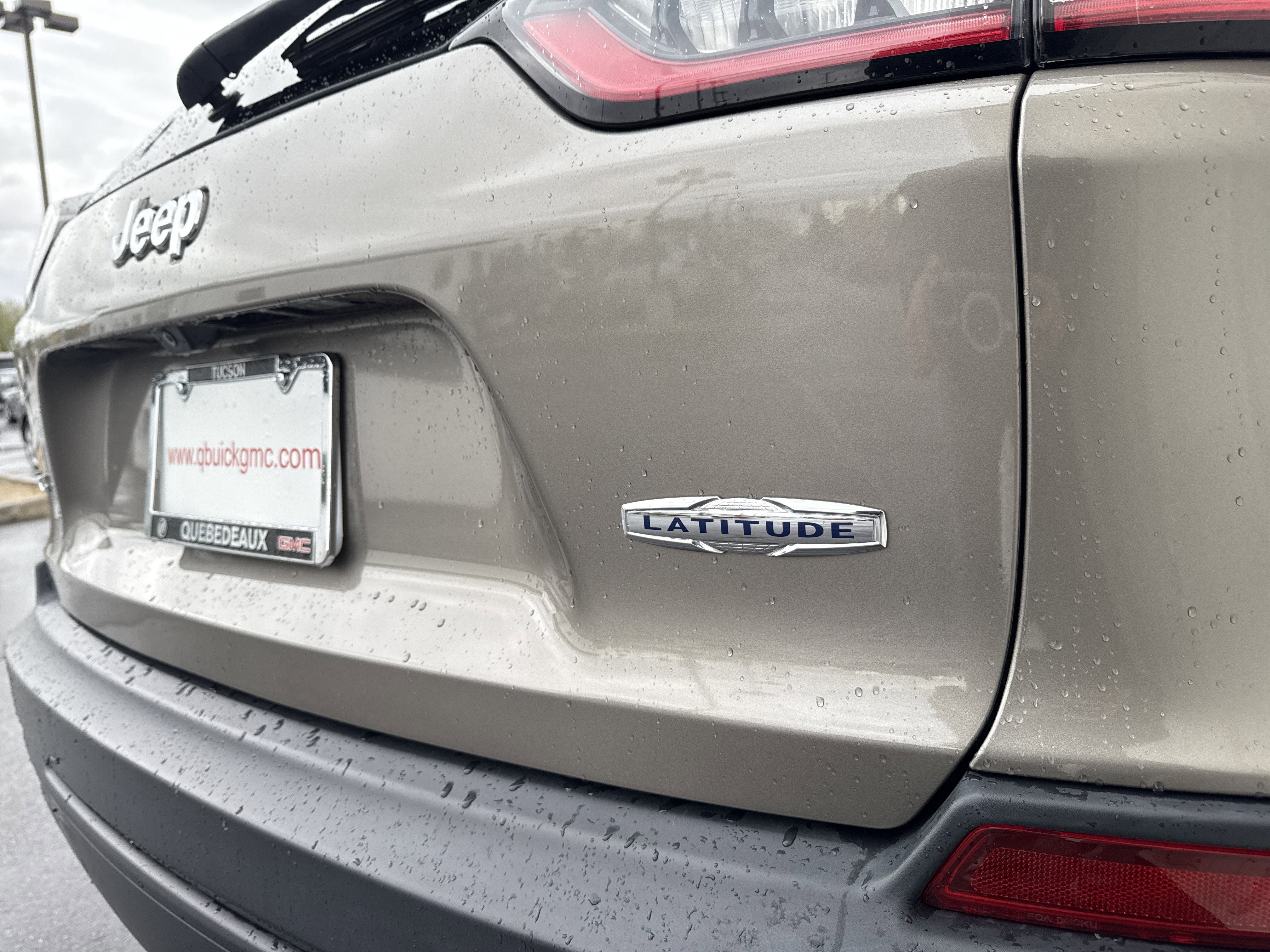 Used 2019 Jeep Cherokee Latitude w/ Popular Appearance Group image 10