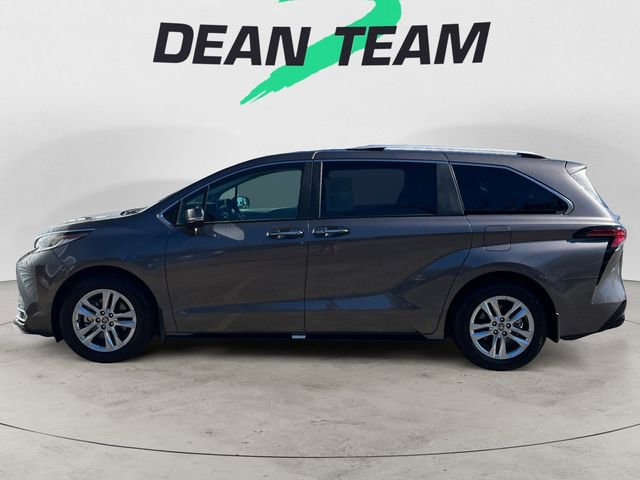 Used 2023 Toyota Sienna Limited FWD image 4
