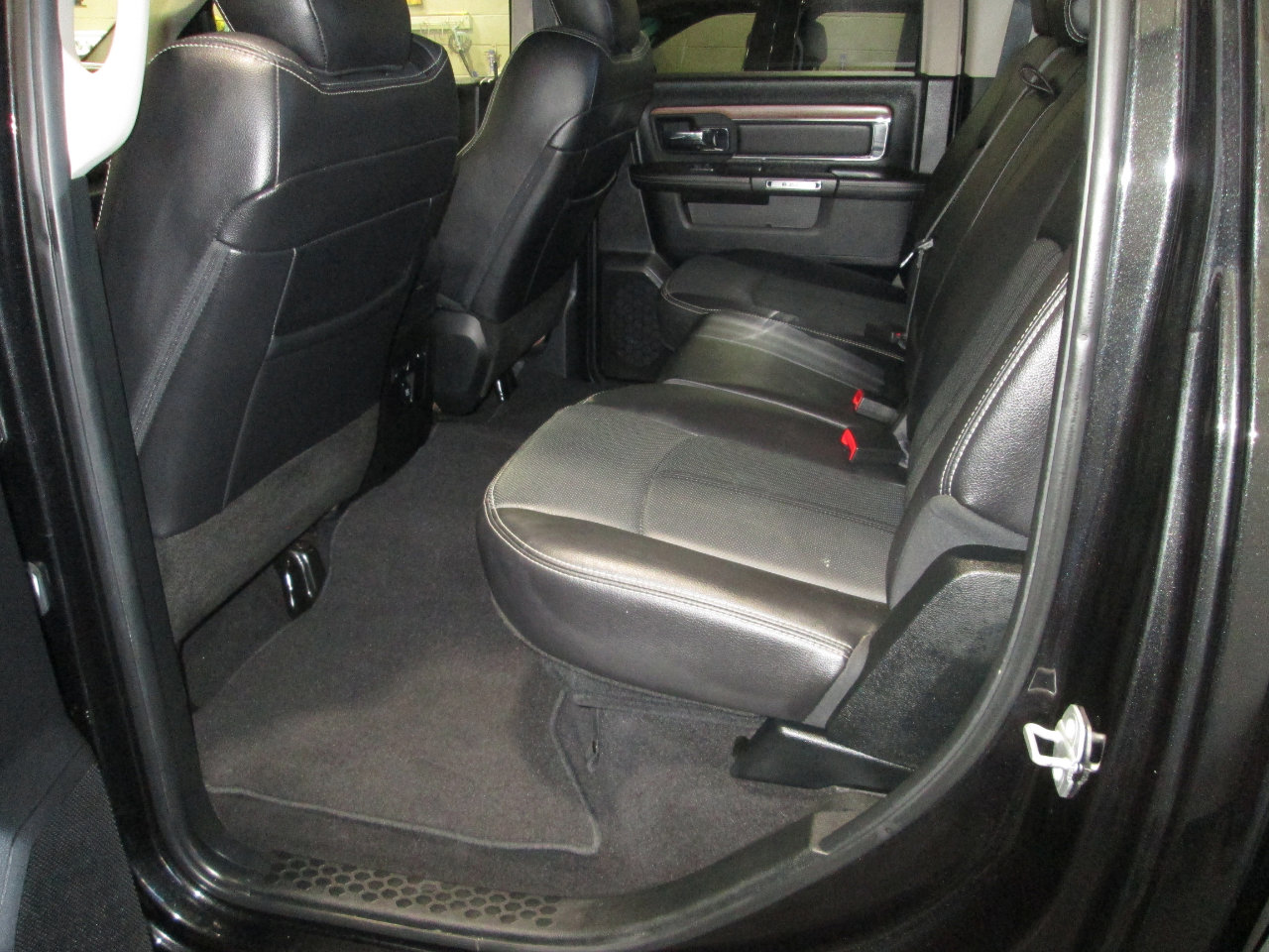 Used 2018 RAM 1500 Laramie w/ Convenience Group image 32