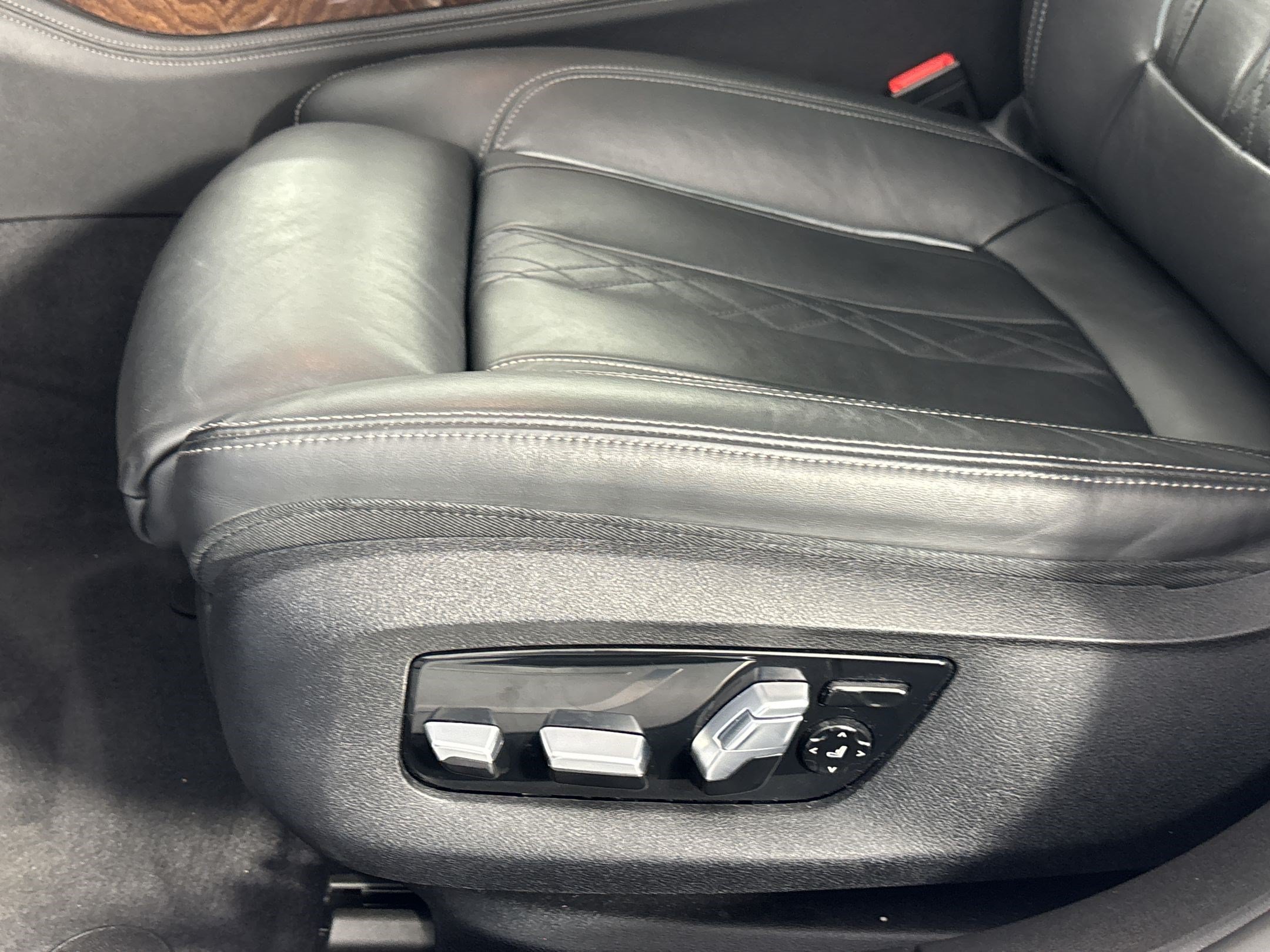 Used 2022 BMW 750Li xDrive AWD/4WD image 15