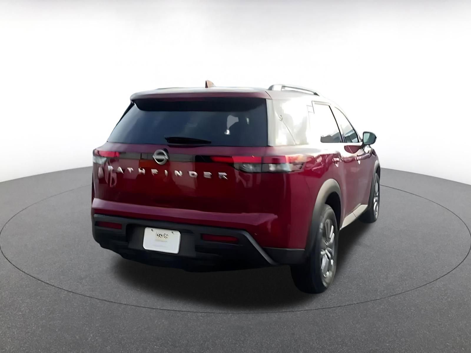 Used 2025 Nissan Pathfinder SV image 14