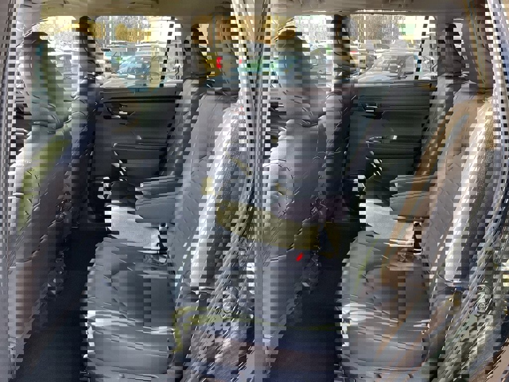 Used 2023 Toyota Highlander XLE image 13