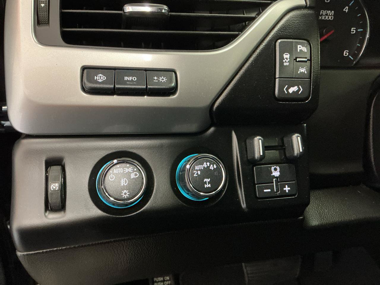Used 2019 Chevrolet Tahoe Premier AWD/4WD image 26