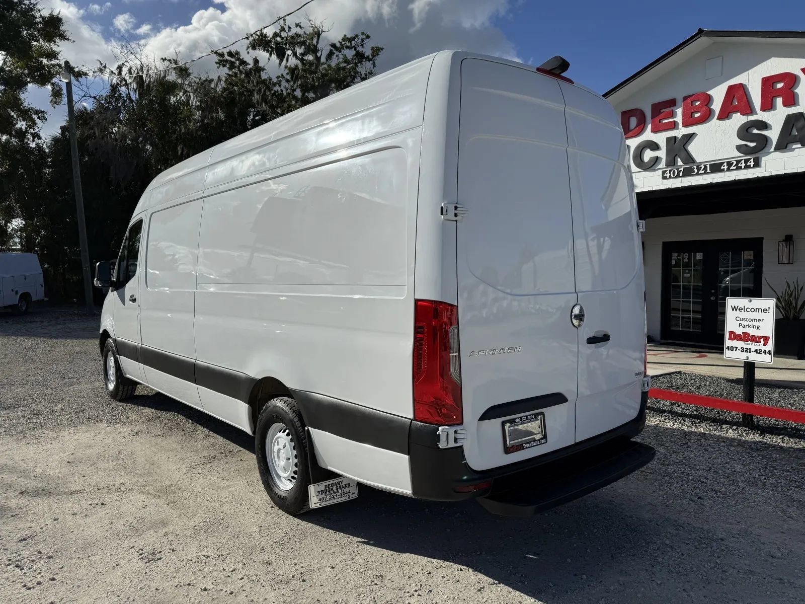 Used 2019 Freightliner Sprinter 170 RWD image 5