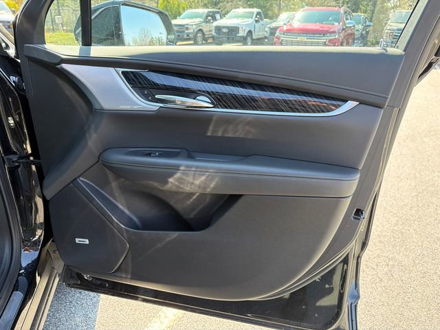 Used 2025 Cadillac XT6 Premium Luxury image 14