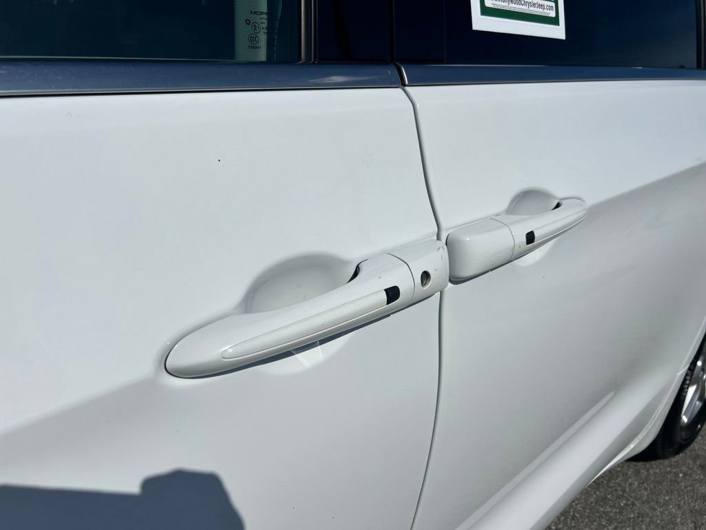 Used 2024 Chrysler Pacifica Touring-L FWD image 13