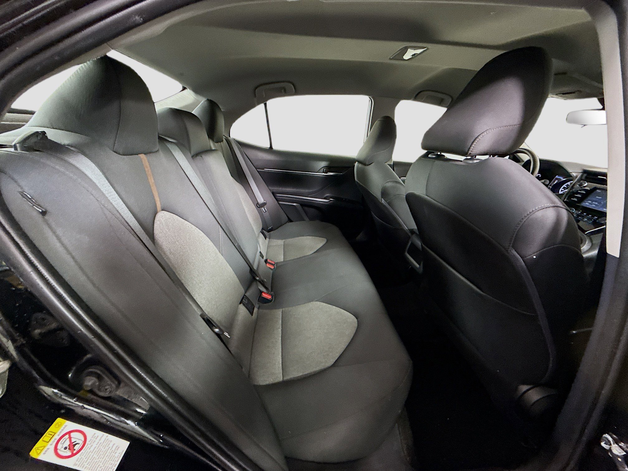 Used 2018 Toyota Camry LE image 26