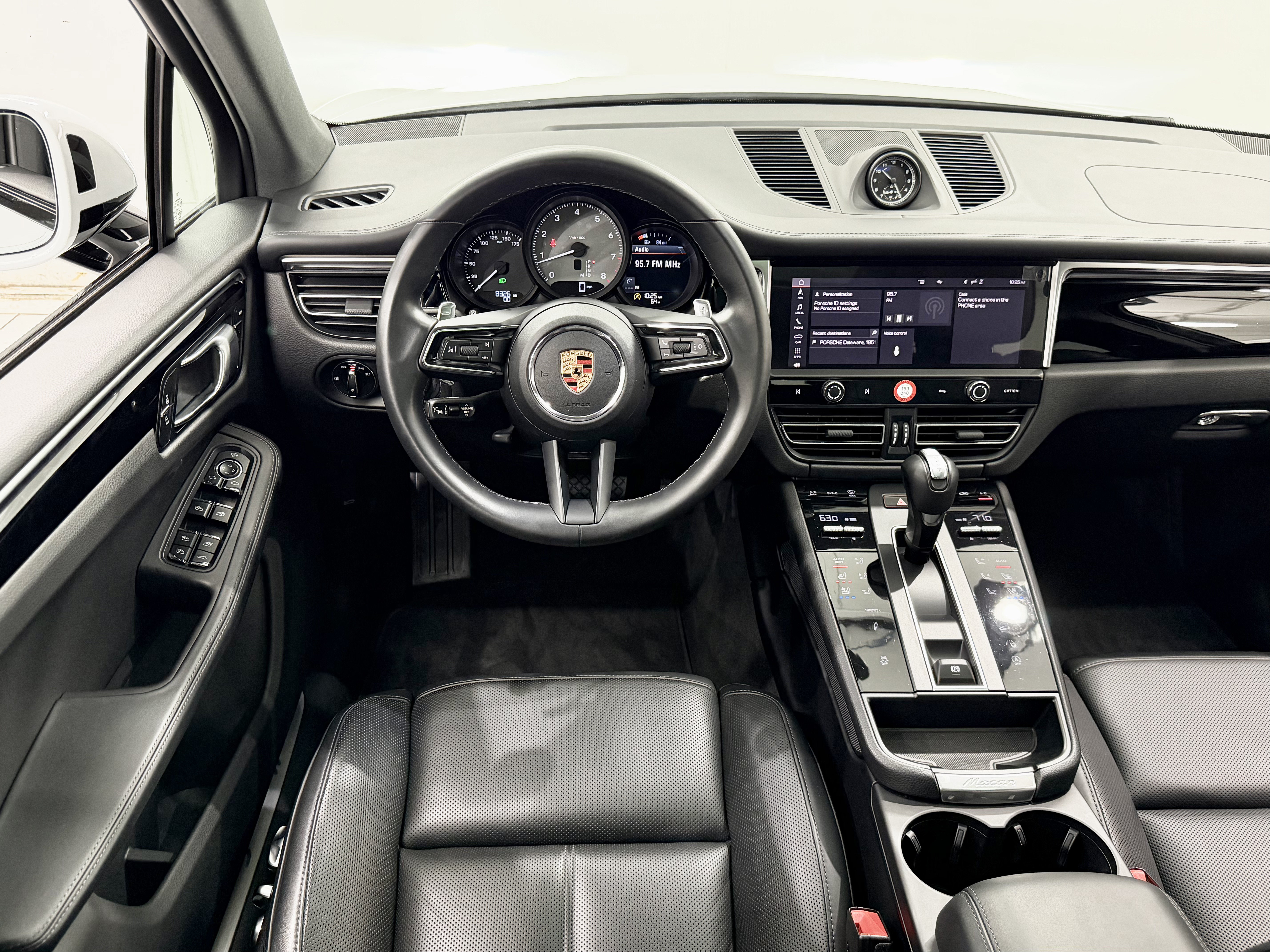 Certified 2024 Porsche Macan S AWD/4WD image 25