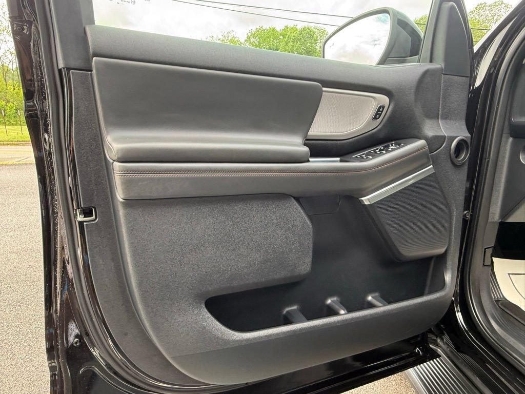 Used 2025 Ford Expedition Active AWD/4WD image 14