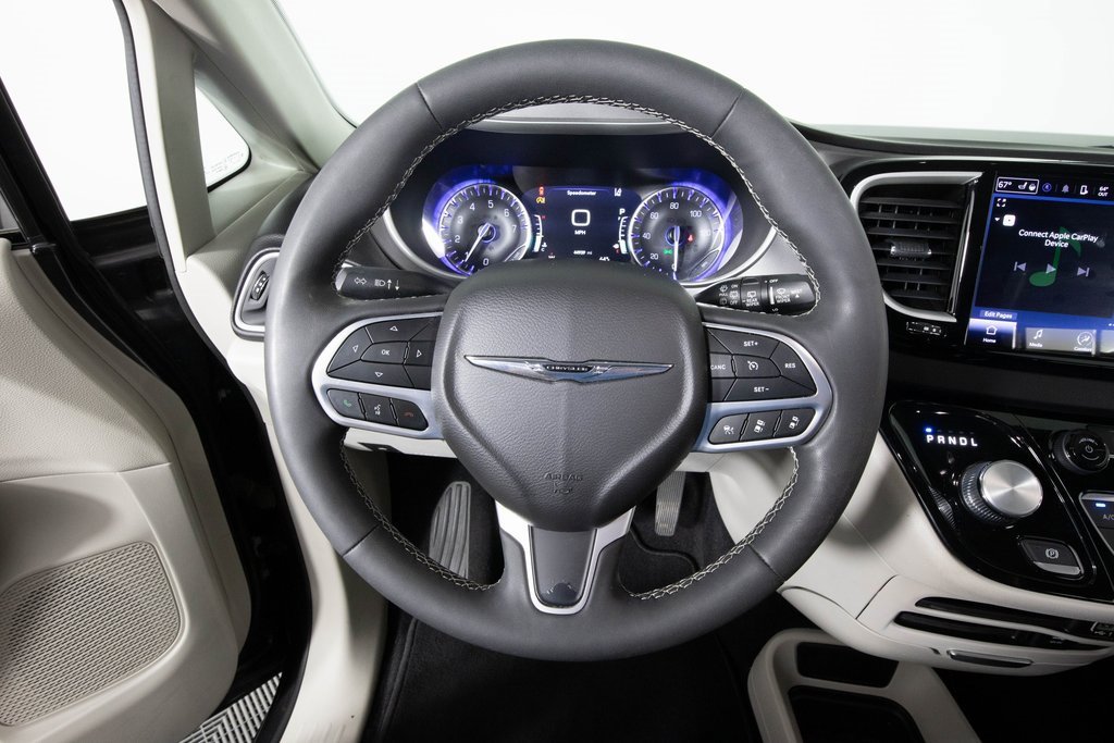 Used 2022 Chrysler Pacifica Touring-L image 30