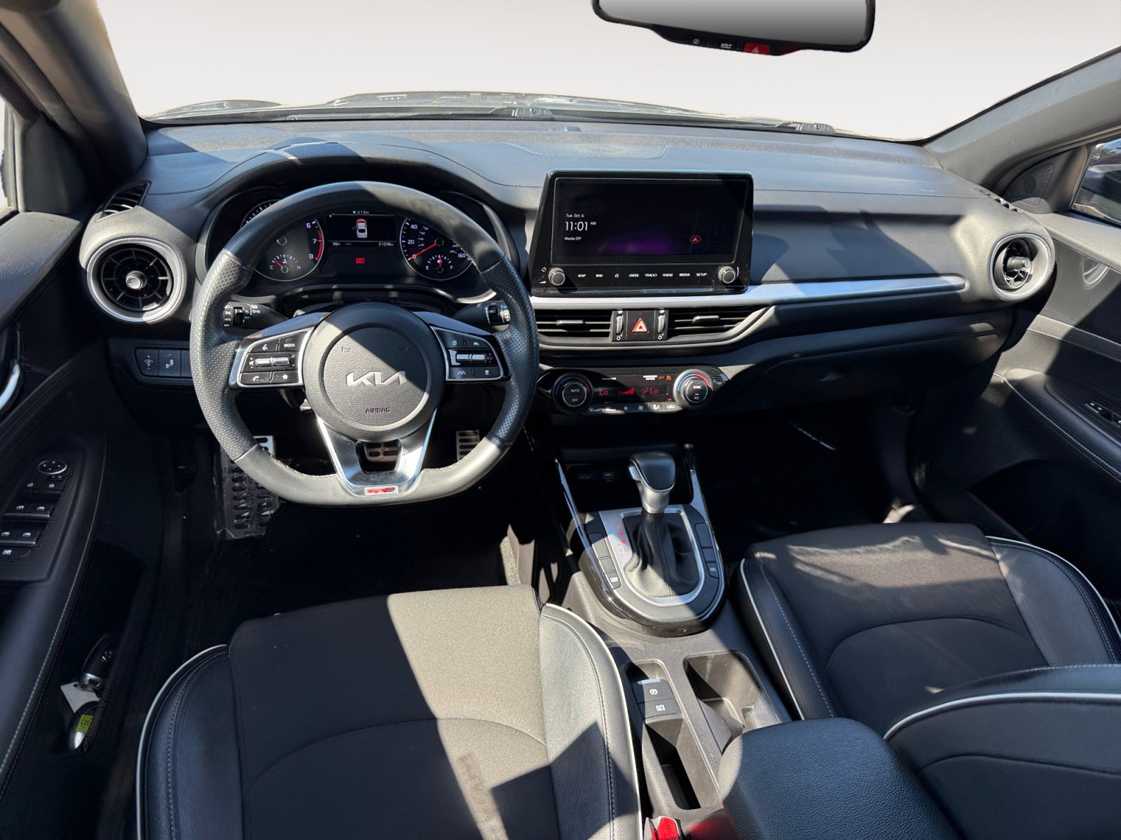 Used 2023 Kia Forte GT-Line w/ GT-Line Technology Package FWD image 15