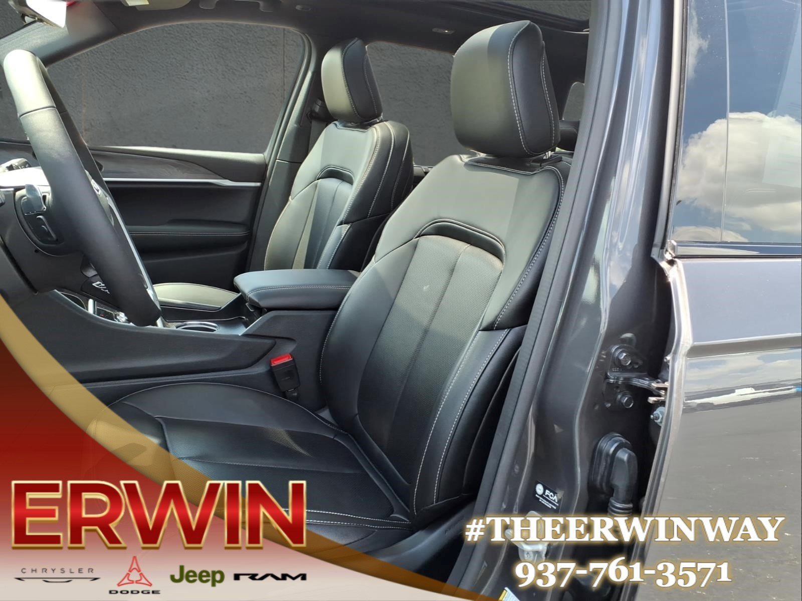 Used 2025 Jeep Grand Cherokee Limited w/ Luxury Tech Group II AWD/4WD image 12