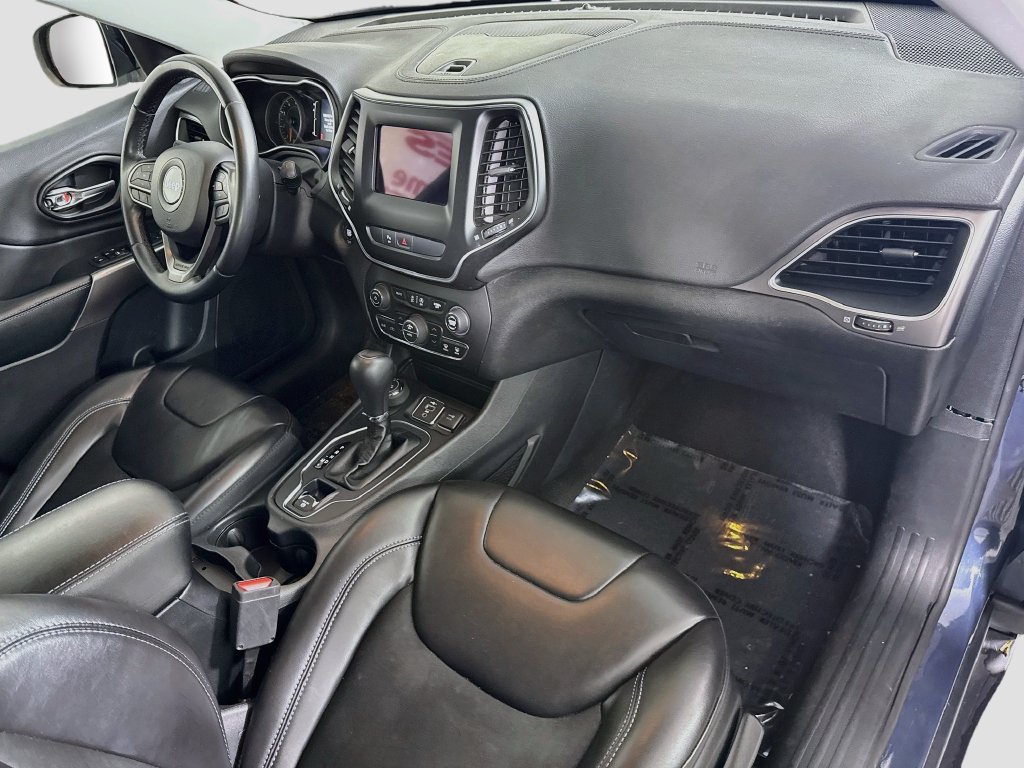 Used 2019 Jeep Cherokee Latitude Plus w/ Comfort/Convenience Group AWD/4WD image 31