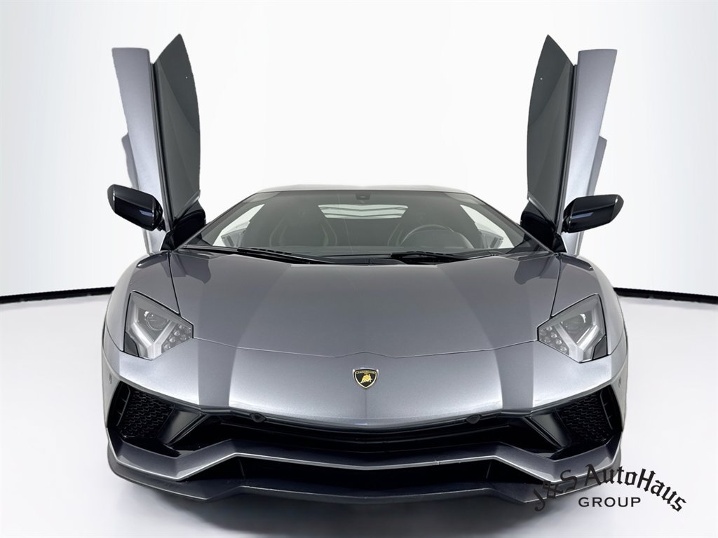 Used 2018 Lamborghini Aventador S AWD/4WD image 2